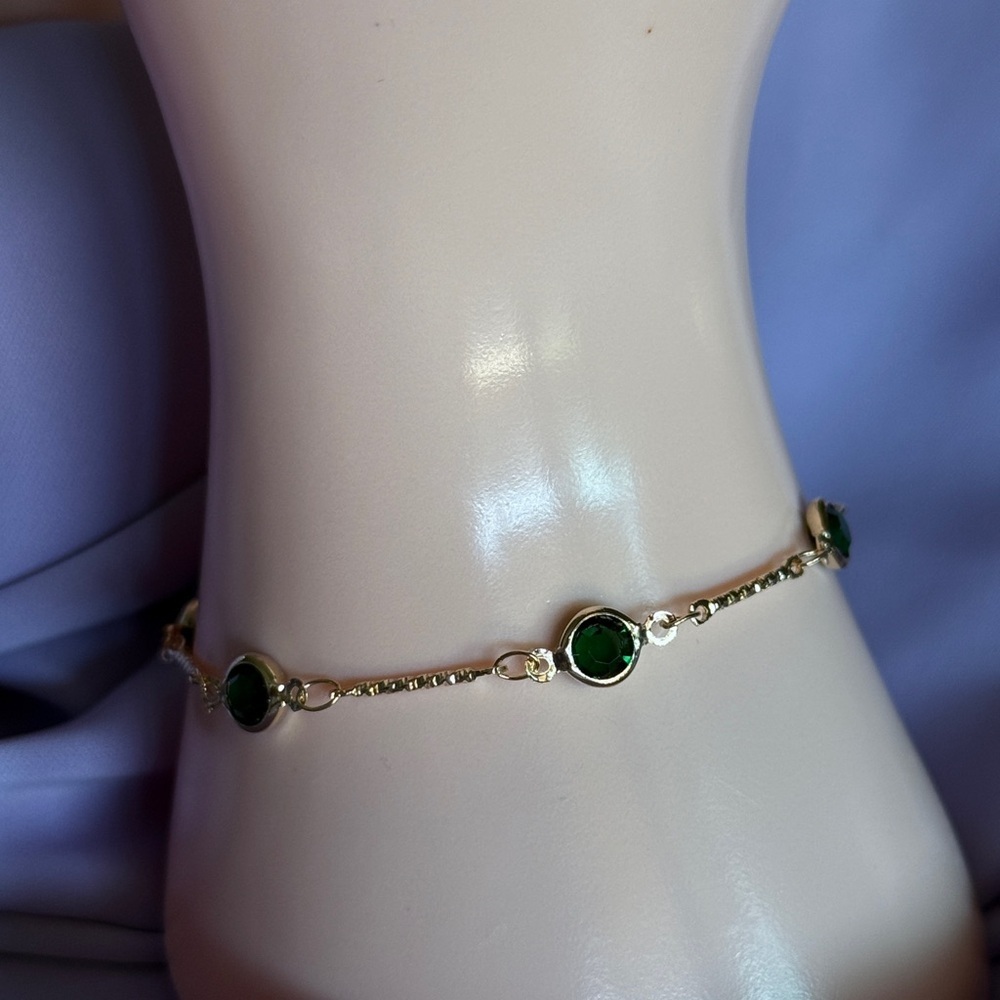 ⚜️❤️🔥 Gorgeous 14K Gold Plated Bracelet with Emerald Green Stones - Picture 4 of 5